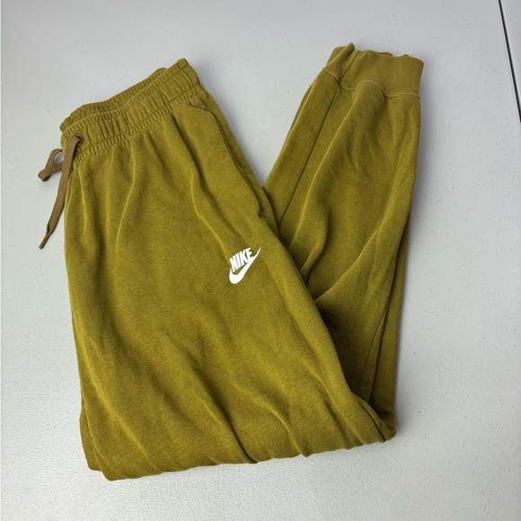 Nike Women's Regular Varsity Sweatpants Athletic Loungewear Activewear Small - Picture 1 of 10